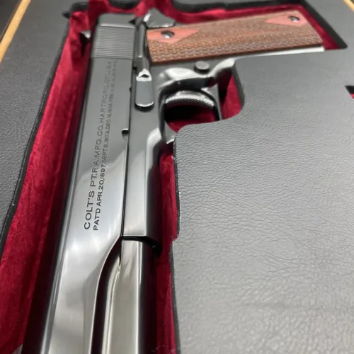 La Nueve Siete Chinos Pistol