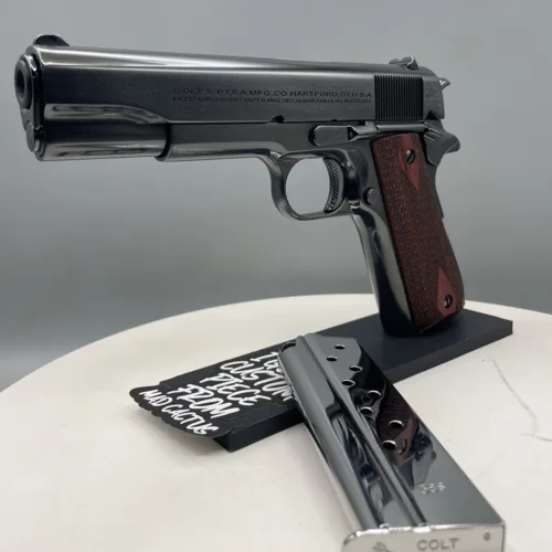 La Nueve Siete Chinos Pistol